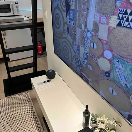 Cozy And Modern House דירה